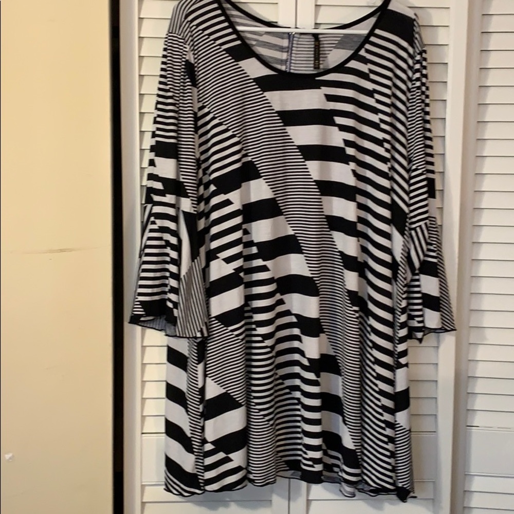 IC Bell Sleeved Top